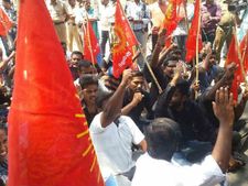 காவிரி: ஓசூர், சத்தியமங்கலத்தில் நாம் தமிழர் கட்சியினர் கர்நாடக எல்லை முற்றுகை போராட்டம் 