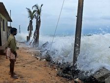கன்னியாகுமரி கடற்கரை கிராமங்களில் தண்ணீர் புகுந்தது,,, கடலோர மக்களுக்கு எச்சரிக்கை 