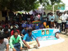 எஞ்சிய வாழ்வையும் காவு கேட்கும் ஸ்டெர்லைட்... போர்க்களமான குமரெட்டியார்புரம்.. களத்தில் இருந்து! 