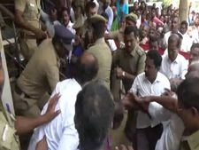 திருப்பூரில் எதிர்க்கட்சியினர் மீது போலீஸ் தடியடி... கூட்டுறவு சங்க தேர்தல் ரத்து 