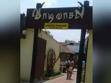 பிகர் முக்கியமா?... பீசு முக்கியமா? ... என்னங்கடா இது புது உணவு ஐட்டமா இருக்கு...! 