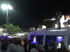 ஸ்டெர்லைட்டுக்கு எதிராக பிரச்சாரம்.. வைகோ வாகனம் மீது பாஜகவினர் கற்கள் வீசி தாக்குதல் 
