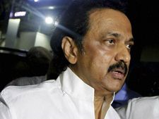 தூத்துக்குடிக்கு விரைகிறார் ஸ்டாலின்.... குமாரசாமி பதவியேற்பில் பங்கேற்கவில்லை! 
