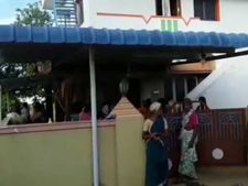 ஈரோடு அருகே 2 வீடுகளில் அடுத்தடுத்து கொள்ளை.. 11 சவரன் நகை அபேஸ்.. ஒருவர் மண்டை உடைந்தது 
