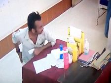 கடலூர் அரசு மருத்துவமனையில் செல்போனை ஆட்டைய போட்டவர் கைது,, சிசிடிவி காட்சியால் சிக்கினார்! 