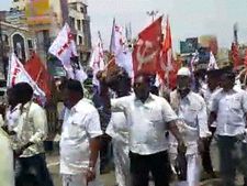 துப்பாக்கிசூடு: சிவகங்கையில் கம்யூனிஸ்ட் கட்சி சாலை மறியல்.. ஏராளமானோர் கைது! 