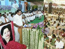 மாணவர்களே வரவில்லை.. முதல்வர் படித்த + பங்கேற்ற பள்ளி ஆண்டு விழாவில் சர்ச்சை! 