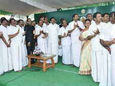 அரசு விழா மேடையை அரசியல் மேடையாக்கிய அமைச்சர்! வழக்கம்போல் புறக்கணித்த முன்னாள் அமைச்சர்! 