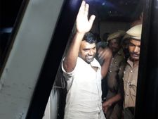   புழல் டூ வேலூர் சிறை - தாக்குதல் அச்சத்தில் ராக்கெட் ராஜா