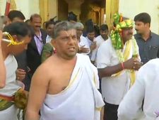  நேற்று ரங்கநாதர்.. இன்று லஷ்மி நரசிம்மர்.. கோயில்களில் குமாரசாமி தொடர் வழிபாடு