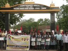 ரயில்வே பள்ளிகளை மூடும் முடிவை கண்டித்து ஈரோட்டில் போராட்டம்: மாணவ, மாணவியர் பங்கேற்பு 