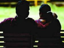 மனைவியின் கள்ளக்காதலால் பறிபோன கணவர் உயிர்: சாயப்பட்டறை உரிமையாளர் கொலை வழக்கில் திடுக் திருப்பம்! 