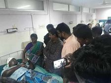 தூத்துக்குடி அரசு மருத்துவமனையில் சிகிச்சை பெற்று வருவோருக்கு சீமான் ஆறுதல் 