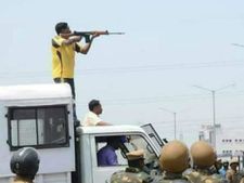 இதுவா தற்காப்புக்காக சுடுவது?.. கேள்வி எழுப்பும் மக்கள் 