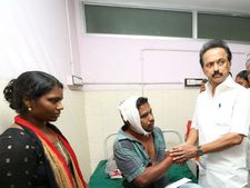144 தடையை மீறி தூத்துக்குடி மருத்துவமனையில் காயமடைந்தவர்களுக்கு ஆறுதல்... ஸ்டாலின், கமல் மீது வழக்கு