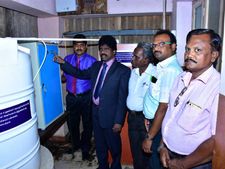 காரைக்குடி பள்ளிக்கு குடிநீர் சுத்திகரிக்கும் இயந்திரம் வழங்கும் விழா 