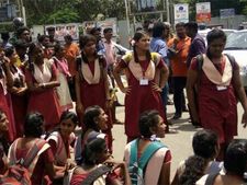 ஆசிரியர்- மாணவர் உறவு.. இவ்வளவுதான் சூட்சுமம்.. புரிந்துகொண்டால், அதுதான் மாபெரும் மாற்றம்! 
