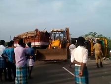 3 லாரிகள் மோதிக்கொண்டதில் 3 பேர் பலி.. விராலிமலை அருகே கோர விபத்து.. ஒருவர் படுகாயம் 
