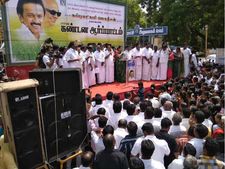 8 வழி சாலை- விவசாயிகள் மீதான அடக்குமுறையை கண்டித்து சேலத்தில் திமுக ஆர்ப்பாட்டம் 