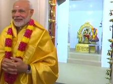 சிங்கப்பூர் மாரியம்மன் கோயிலில் மோடி வழிபாடு! 