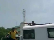 ஷாக்கிங் தகவல்.. தூத்துக்குடி துப்பாக்கிசூடுக்கு உத்தரவிட்ட துணை தாசில்தார்கள் அங்கு பணியிலேயே இல்லை