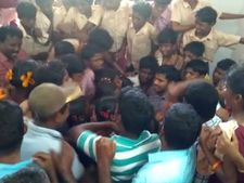 வைரலான மாணவர்கள் - ஆசிரியர் பாசப்போராட்டம்.. பிரபலங்கள் நெகிழ்ச்சி! 