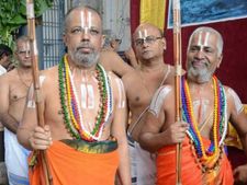 வருடம் ரூ.1.50 கோடி.. திருமலை திருப்பதி கோவிலின் ஜீயருக்கு சம்பள உயர்வு