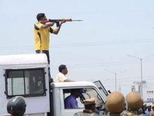  தூத்துக்குடி மக்களுக்கு வேதாந்தா ரூ.750 கோடி இழப்பீடு வழங்க வேண்டும்.. ஹைகோர்ட்டில் அதிரடி மனு