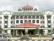 கூடுதல் கட்டணம் வசூலிக்கும் தனியார் பள்ளிகள் மீது நடவடிக்கை எடுக்கலாம்.. மதுரை ஹைகோர்ட் அதிரடி 