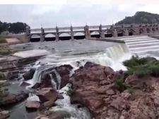 மேட்டூரில் 1 லட்சம் கனஅடி நீர் திறக்க வாய்ப்பு.. 12 மாவட்டங்களுக்கு வெள்ள அபாய எச்சரிக்கை 