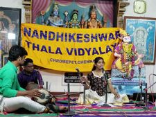 சென்னையில் நடைபெற்ற கர்நாடக இசை நிகழ்ச்சியில் பங்கேற்ற துபாய் தமிழ் மாணவி 