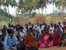 பசுமைவழி சாலை.. குள்ளம்பட்டி விவசாயிகள் ஆடு, மாடுகளுடன் கோயிலில் தஞ்சம்.. இறைவனிடம் முறையீடு! 