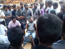 சேலம் அருகே.. 8 வழி சாலை பற்றி மக்களிடம் கருத்து கேட்ட சீமான் திடீர் கைது!
