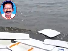 அடடே.. செல்லூர் ராஜு தொகுதி மக்களின் நக்கல் நையாண்டி போராட்டத்தை பாருங்களேன்! 