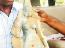 திருவண்ணாமலையில் கிணற்றை தூர்வாரும்போது 12ம் நூற்றாண்டு 'பூமா தேவி' சிலை கண்டுபிடிப்பு