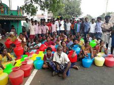  ஊரெல்லாம் வெள்ளம்.. ஒரு பக்கம் காவிரி.. மறுபக்கம் பவானி.. குடிக்க நீரில்லாமல் போராடும் பருவாச்சி!