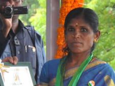 வீரதீர செயலுக்காக கல்பனா சாவ்லா விருது பெற்ற கோவை முத்துமாரி.. அப்படி என்ன செய்தார்? 
