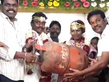 முதலில் பெட்ரோல், இப்போது கேஸ் சிலிண்டர்... இன்னும் என்னவெல்லாம் கொடுக்க போகிறார்களோ? 