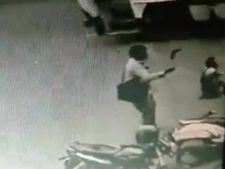 நடுரோட்டில் மகளை வெட்டிய தந்தை.. ஹைதராபாத்தில் அடுத்த ஆணவ கொலை முயற்சி.. அதிர வைக்கும் வீடியோ! 