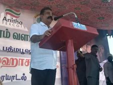 கிராமங்கள் முன்னேற வேண்டும்... தத்தெடுத்த கிராமத்தில் கமல் பேச்சு 