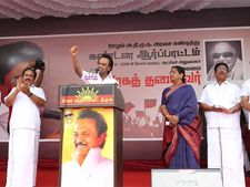 ஆட்சியை அகற்றாமல் விட மாட்டேன்.. நான் கருணாநிதியின் மகன்.. சேலத்தில் ஸ்டாலின் ஆர்ப்பாட்டம்! 