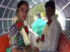 குதிரை வண்டியில் மாப்பிள்ளையும், பொண்ணும்.. மாட்டு வண்டியில் உறவினர்கள்.. பாரியூரில் கலகல! 