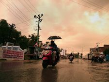தமிழகம், புதுச்சேரியில் இடியுடன் கூடிய மழைக்கு வாய்ப்பு.. வானிலை மையம் எச்சரிக்கை!! 