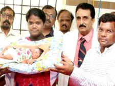  மூன்றரை அடி உயர பெண்ணுக்கு பிறந்த ஆண் குழந்தை.. சொந்தச் செலவில் தங்க சங்கிலி அணிவித்த கலெக்டர்