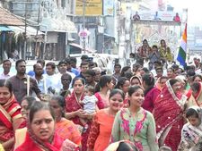 ஊரே ஒன்று கூடியது.. திருவண்ணாமலையில் கோடீஸ்வர இளம் பெண்கள் இருவர் செய்ததை பாருங்கள் 
