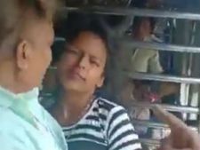 படியிலிருந்து விழுந்த பெண்.. கடைசி நொடியில் கை கொடுத்த டீ- சர்ட்.. மும்பை ரயிலில் பரபரப்பு- வீடியோ 