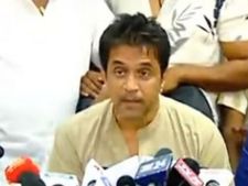 நடிகையுடன் சமரசமாக போகமாட்டேன்.. தப்பு செய்தவர்களுக்கு சட்டப்படி தண்டனை உறுதி.. அர்ஜுன் ஆவேச பேட்டி 