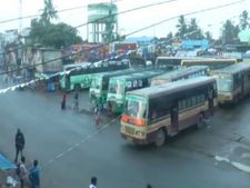 சபரிமலையில் தொடர்ந்து நீடிக்கும் பதற்றம்... இன்று பந்த்.. தமிழக பேருந்துகள் எல்லையில் நிறுத்தம்! 