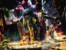 குலசையில் 10 லட்சம் பக்தர்கள்.. ஓம் காளி, ஜெய் காளி கோஷம் முழங்க, மகிஷனை வதம் செய்த முத்தாரம்மன் 