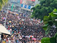 ரணிலுக்கே எங்கள் ஆதரவு... ராஜபக்சேவுக்கு எதிராக கொழும்பில் போராட்டம் நடத்திய யூஎன்பி! 